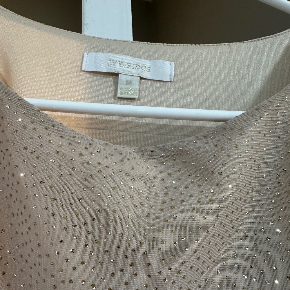 Women’s medium blouse